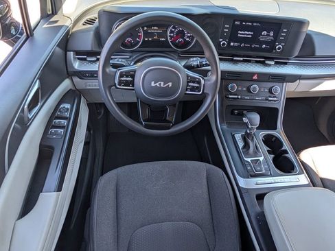 Used 2023 Kia Carnival LX image 13