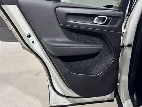 Used 2019 Volvo XC40 T5 Momentum image 26