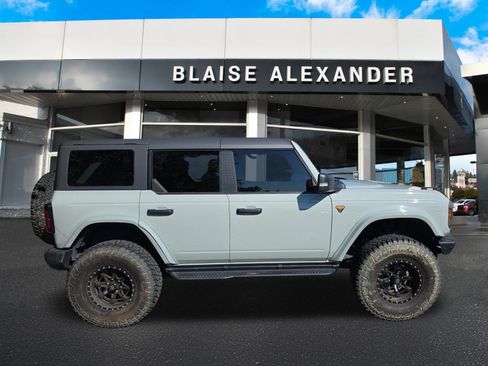 Used 2023 Ford Bronco Badlands w/ Sasquatch Package AWD/4WD image 2