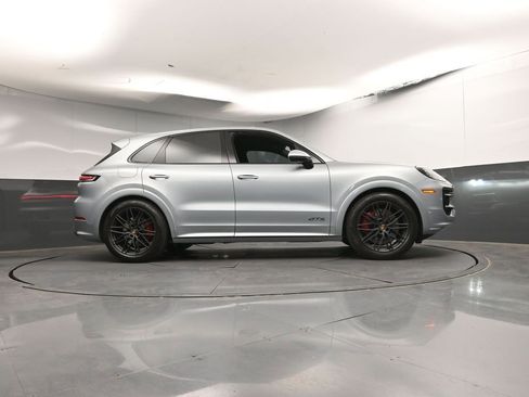 Certified 2025 Porsche Cayenne GTS image 31