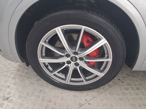 Used 2024 Audi Q5 e Premium Plus w/ Premium Plus Package image 11