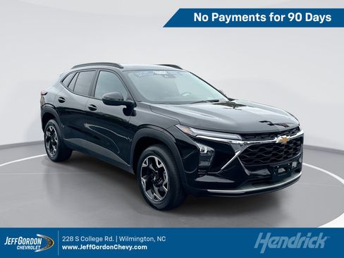 Used 2025 Chevrolet Trax LT w/ LT Convenience Package FWD image 1