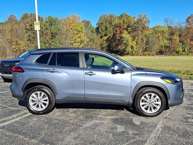 Used 2023 Toyota Corolla Cross LE AWD/4WD image 25
