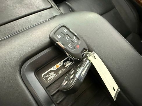 Used 2018 Chevrolet Tahoe Premier AWD/4WD image 32