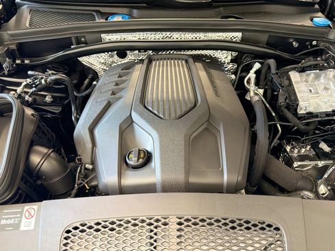 New 2026 Porsche Macan AWD/4WD image 32