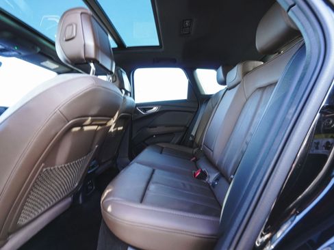 Used 2025 Audi Q4 e-tron Premium Plus image 30