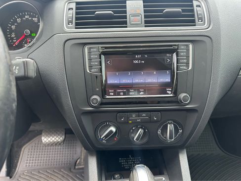 Used 2017 Volkswagen Jetta SE FWD image 13