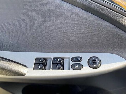 Used 2014 Hyundai Accent SE image 18