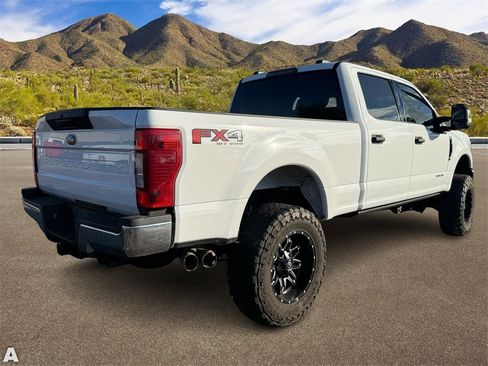 Used 2020 Ford F250 XLT w/ FX4 Off-Road Package image 4