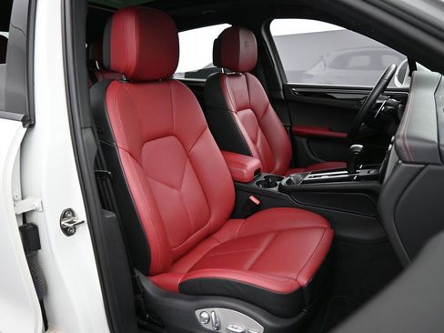 Certified 2022 Porsche Macan S image 31