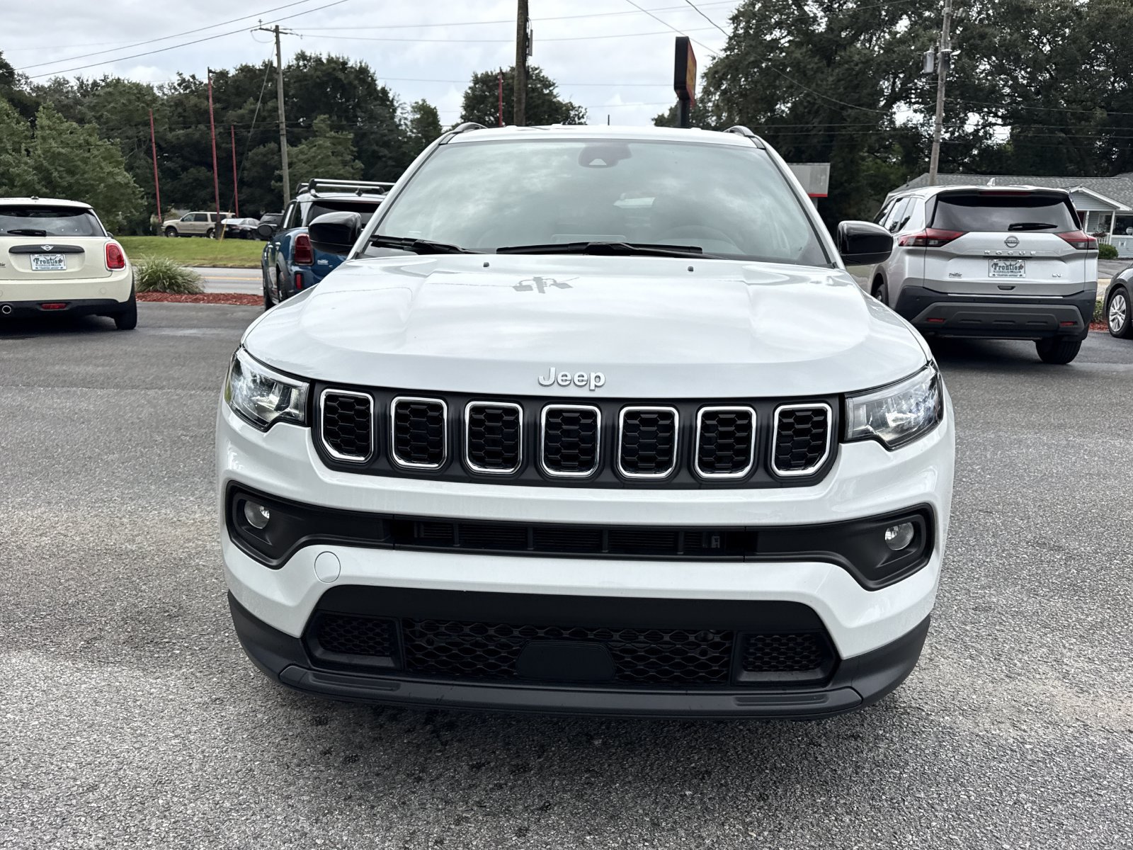 Used 2025 Jeep Compass Latitude AWD/4WD image 8
