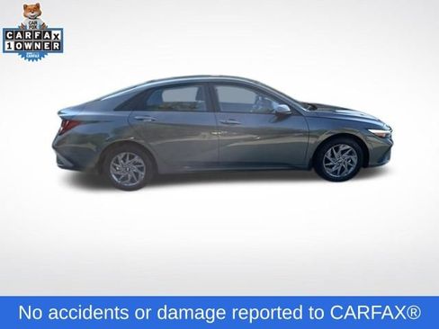 Used 2025 Hyundai Elantra Hybrid FWD image 2