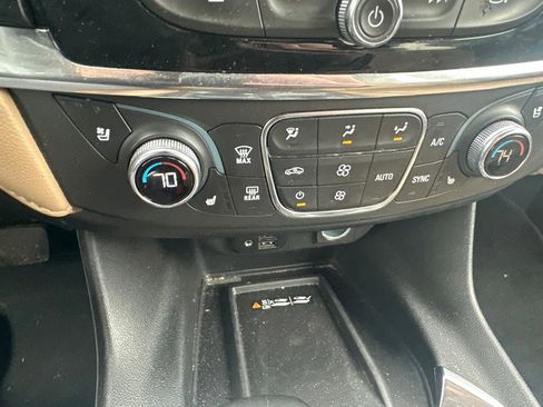 Used 2023 Chevrolet Traverse Premier AWD/4WD image 10