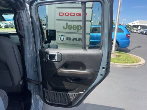 Used 2025 Jeep Wrangler Unlimited Sahara AWD/4WD image 39