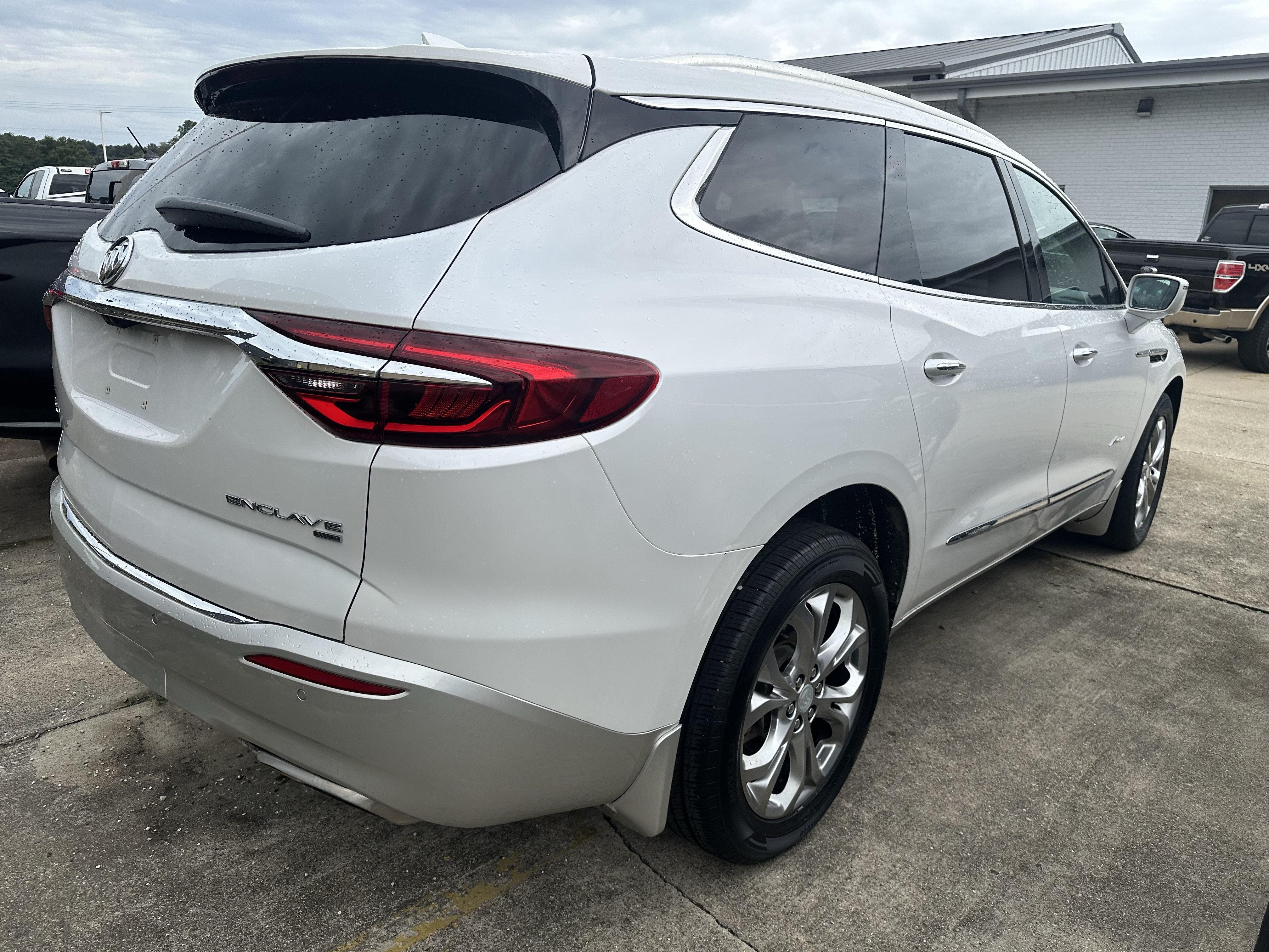 Used 2018 Buick Enclave Avenir w/ Avenir Technology Package AWD/4WD image 7