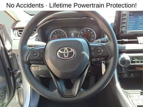 Used 2022 Toyota RAV4 LE FWD image 15