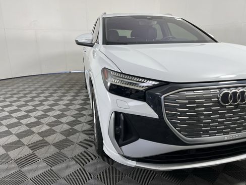 Certified 2024 Audi Q4 e-tron Prestige image 3
