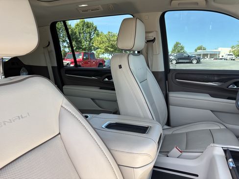 Used 2023 GMC Yukon XL Denali AWD/4WD image 34