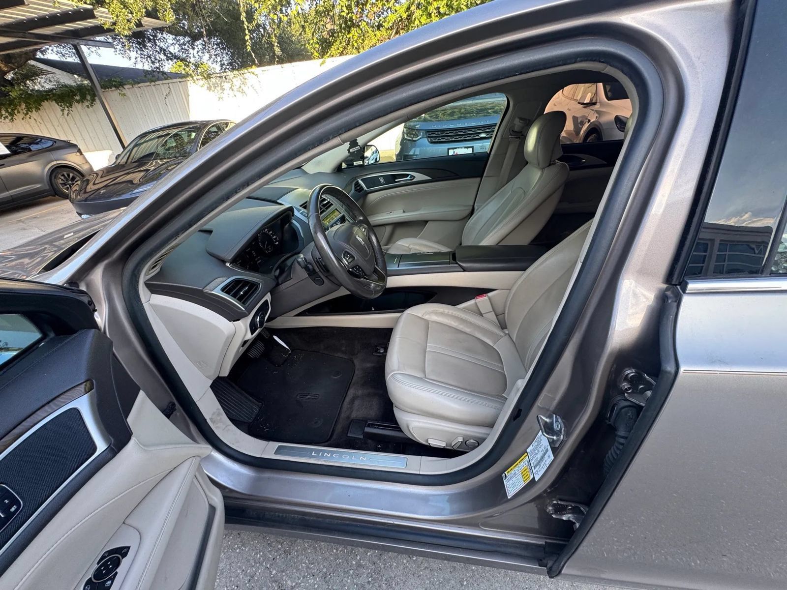 Used 2018 Lincoln MKZ Select w/ Select Plus Package FWD image 4