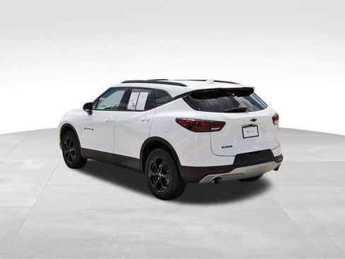 Used 2024 Chevrolet Blazer LT w/ Convenience Package FWD image 3