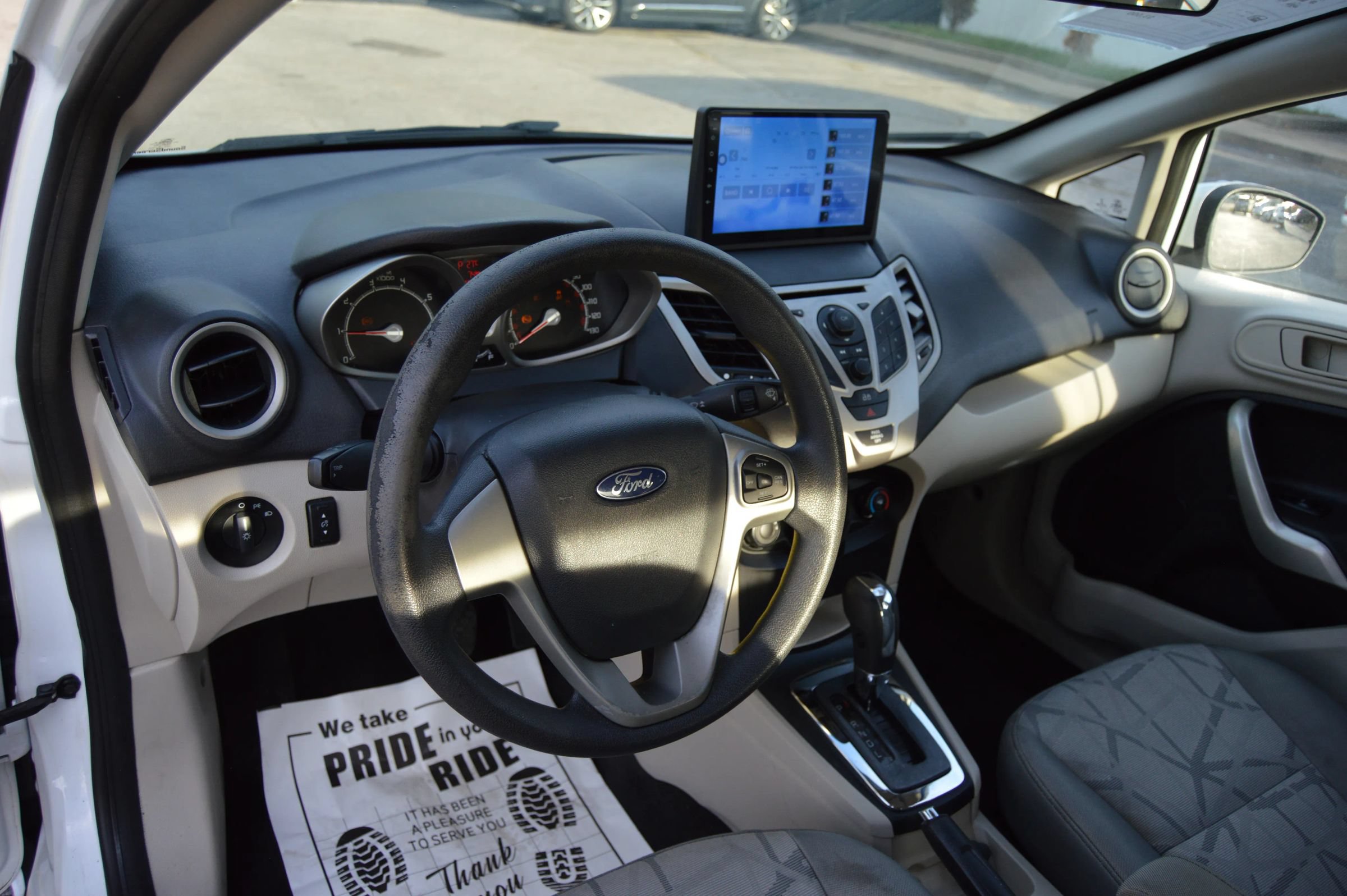 Used 2013 Ford Fiesta SE w/ Super Fuel Economy Pkg FWD image 8