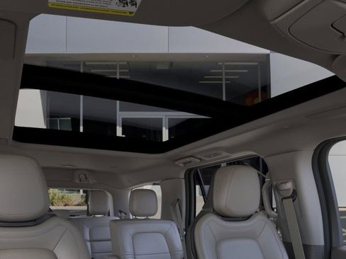 Used 2024 Lincoln Navigator Reserve image 22