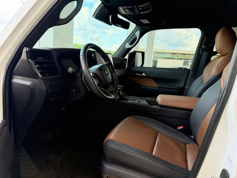 Used 2024 Lexus GX 550 w/ Accessory Package (Z1) AWD/4WD image 4