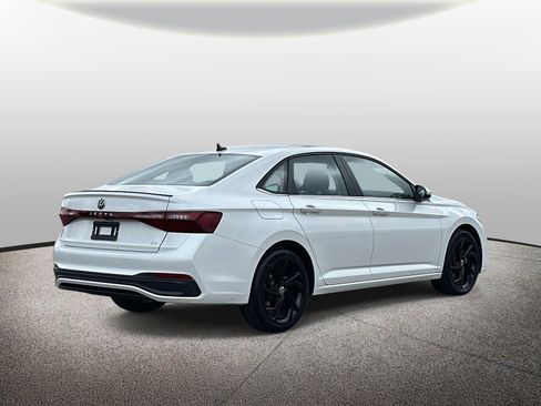 Used 2025 Volkswagen Jetta SE image 5