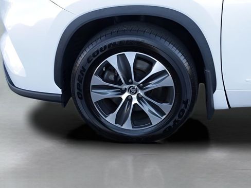 Used 2023 Toyota Highlander XLE image 44