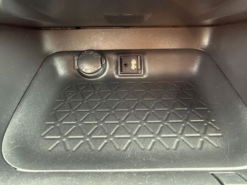 Used 2019 Toyota RAV4 XLE FWD image 21