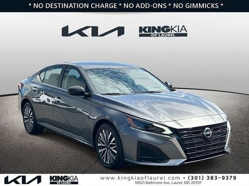 Used 2025 Nissan Altima 2.5 SV FWD image 1