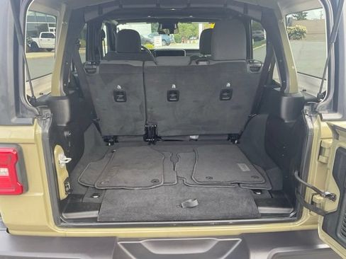 Used 2026 Jeep Wrangler Unlimited Rubicon AWD/4WD image 8