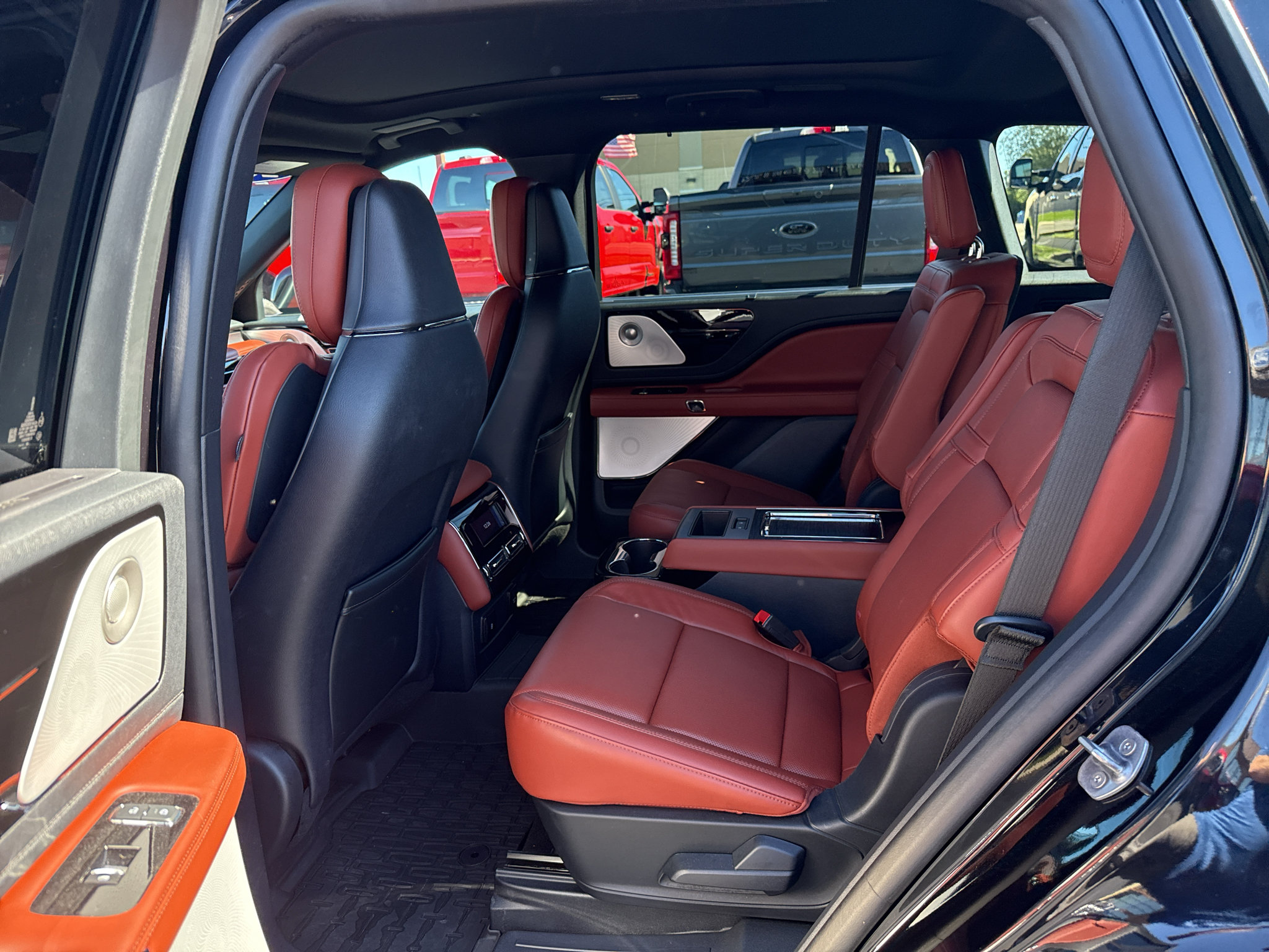 Used 2025 Lincoln Aviator Reserve w/ Equipment Group 201A AWD/4WD image 38