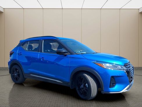 Used 2024 Nissan Kicks SR image 4