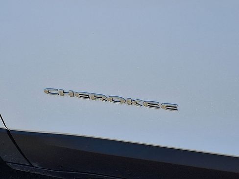 Used 2022 Jeep Cherokee Limited w/ Elite Package AWD/4WD image 19