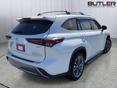 Certified 2025 Toyota Highlander Limited AWD/4WD image 5