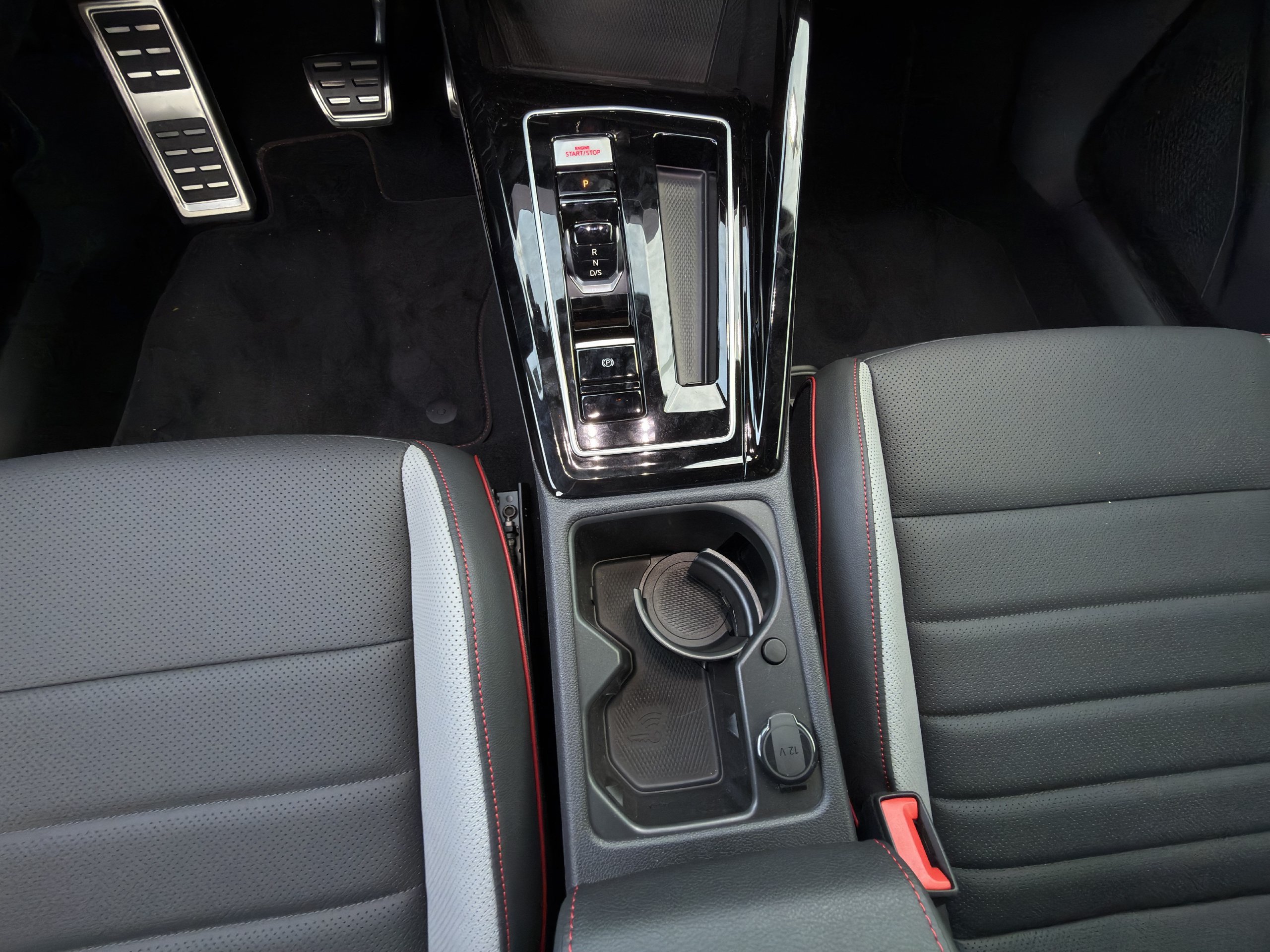 New 2026 Volkswagen GTI SE FWD image 15