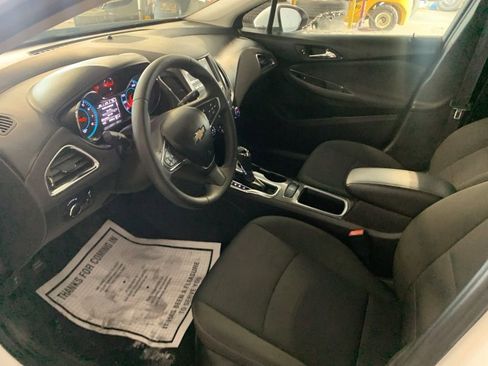 Used 2017 Chevrolet Cruze LT image 14