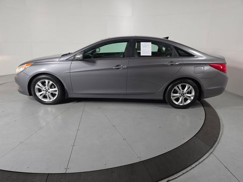 Used 2012 Hyundai Sonata Limited w/ Navigation Pkg image 2