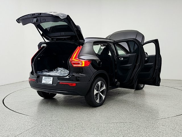 New 2026 Volvo XC40 B5 Plus w/ Protection Package Premier AWD/4WD image 11