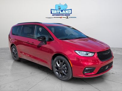 New 2026 Chrysler Pacifica Limited w/ S Appearance Package