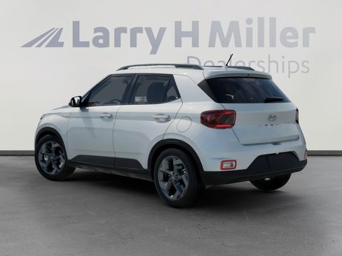 New 2026 Hyundai Venue SEL FWD image 5