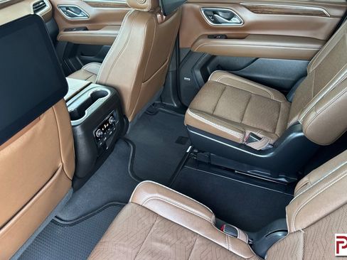 Used 2023 Chevrolet Suburban High Country w/ LPO, Illumination Package AWD/4WD image 13
