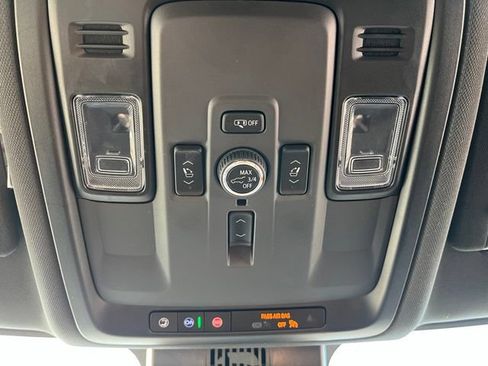 Used 2025 Chevrolet Suburban Premier AWD/4WD image 28