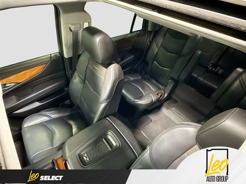 Used 2017 Cadillac Escalade Luxury AWD/4WD image 26