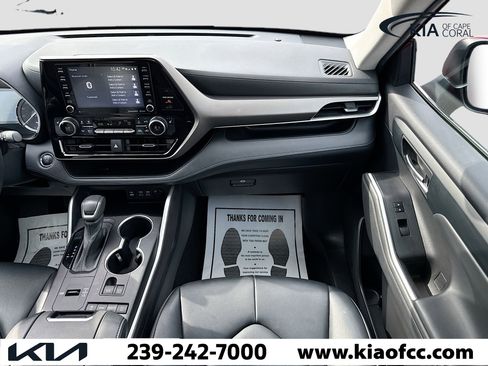 Used 2022 Toyota Highlander XLE image 18