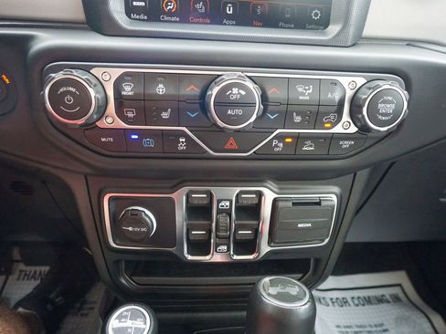 Used 2021 Jeep Wrangler Unlimited Sahara image 25