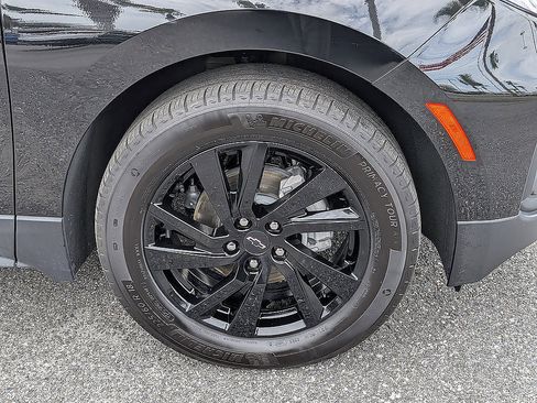 Certified 2024 Chevrolet Equinox LS w/ Midnight Edition FWD image 10
