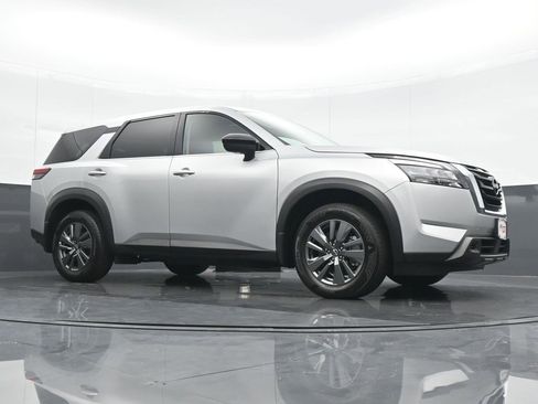 Used 2024 Nissan Pathfinder S image 23