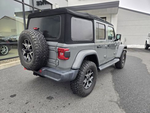 Used 2018 Jeep Wrangler Unlimited Sahara image 3